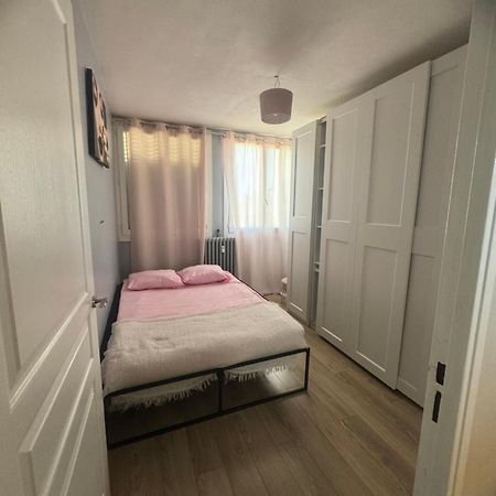 Appartement Proche Aeroport マリニャーヌ エクステリア 写真
