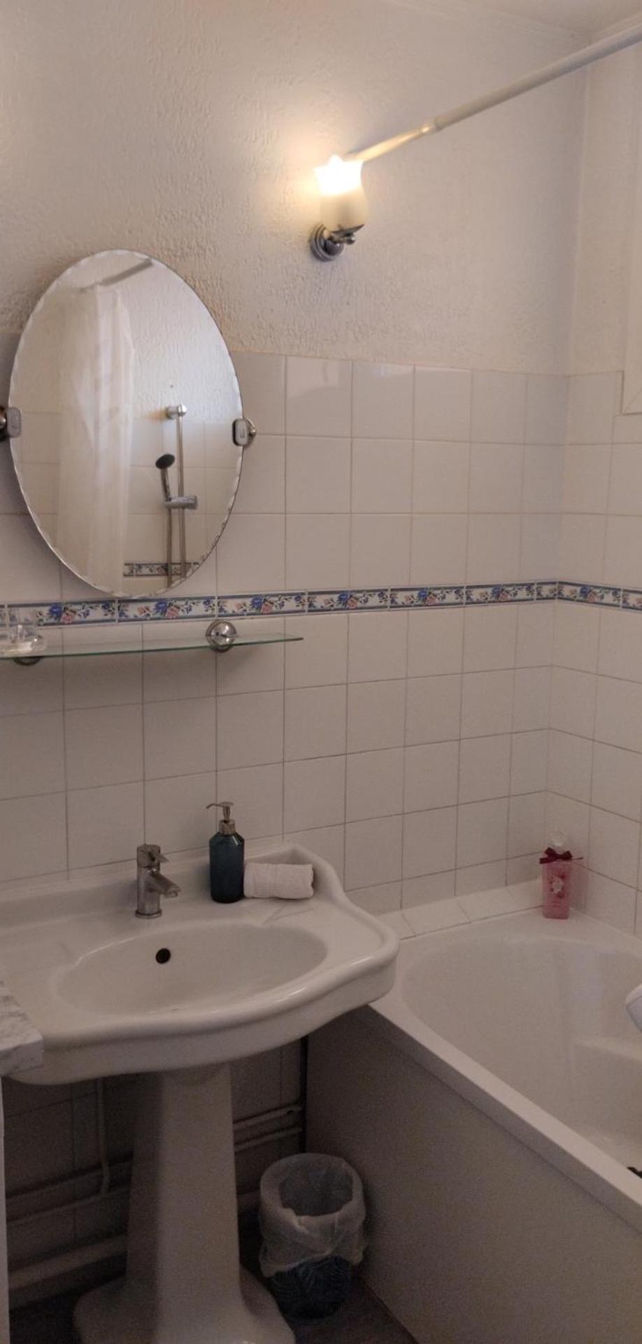 Appartement Proche Aeroport マリニャーヌ エクステリア 写真